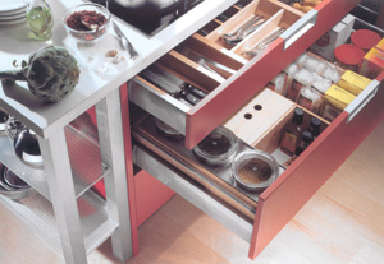 Стол с выдвижными ящиками