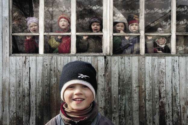 Старшая группа на площадке дошкольного детского дома