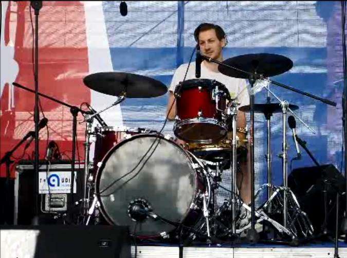 Меня зацепила ударная волна...