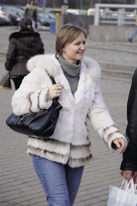 Женщина на площади