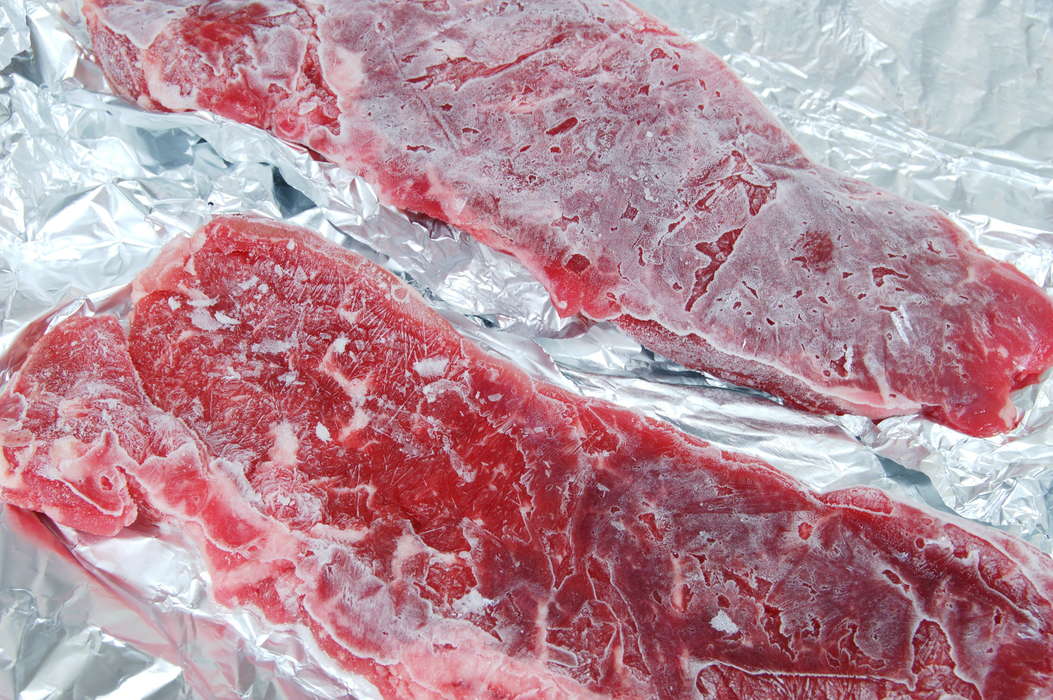 Мясо и рыбу размораживать нельзя такими способами | РБК Украина