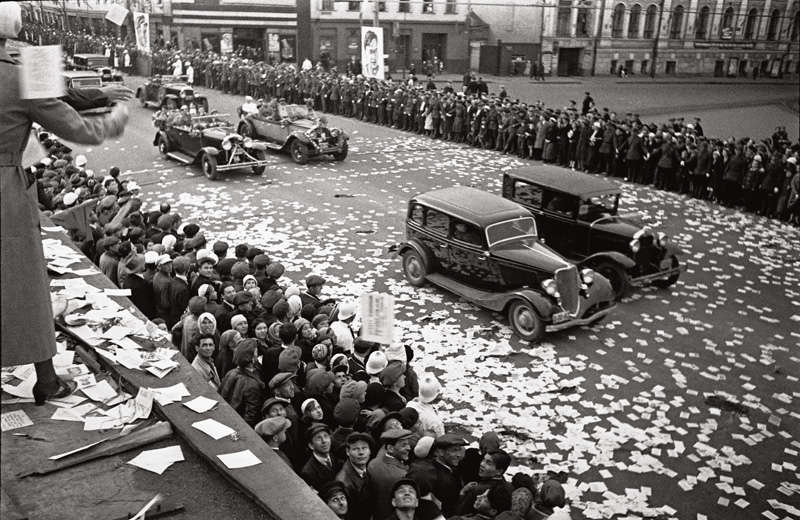 Встреча челюскинцев на улицах Москвы. 1934 