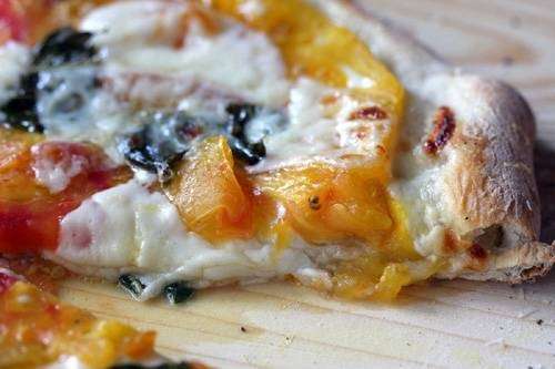 Рецепты пиццы с колбасой в домашних условиях. Пицца с колбасой, сыром и помидорами в духовке