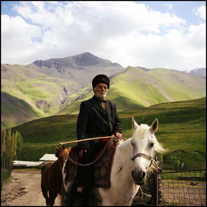 Житель гор верхом, июнь 2006