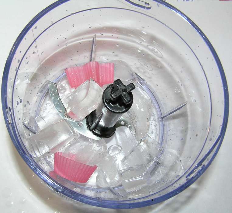 Ручной блендер Polaris PHB 0713AL Turbo колет лед из холодильника