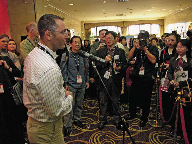 Йосси Майло, нью-йоркский галерист