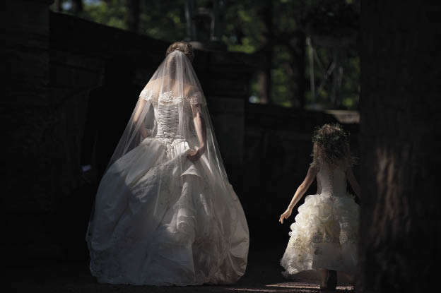 Невеста с девочкой