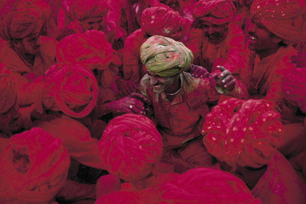 ИНДИЯ. Раджастхан. 1996. Сельские жители, участвующие в фестивале.