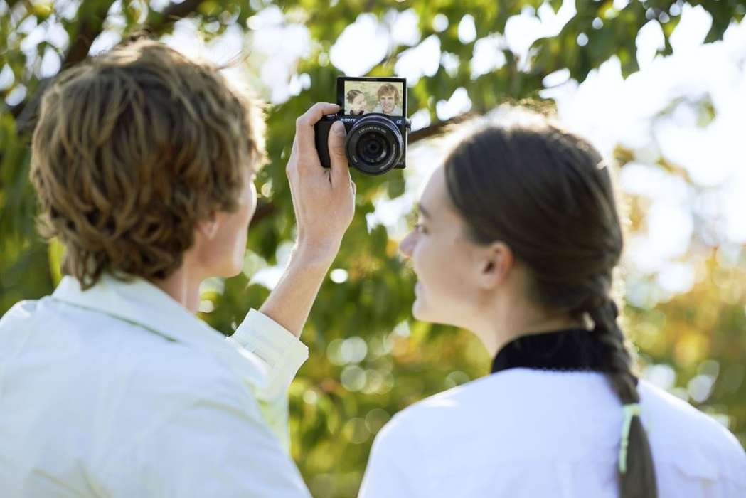 Беззеркальная фотокамера Sony A5000 - в работе