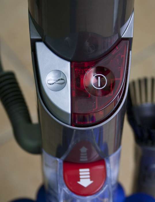Тест вертикального пылесоса Dyson DC42 AllergyDyson_DC42_Allergy_3