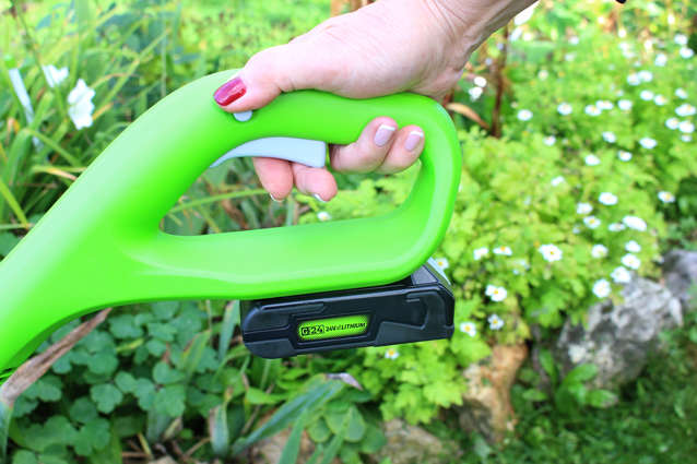 Greenworks G24LT30K2 