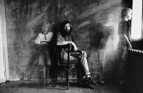 Автопортрет с детьми. 1995 г. 