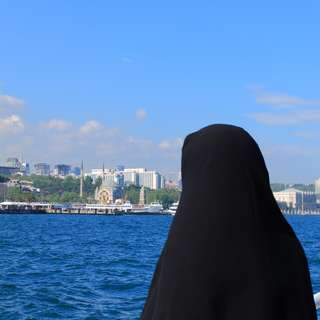 женщина в хиджабе