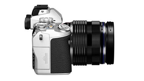 Беззеркальный фотоаппарат Olympus OM-D E-M 1 Silver Kit (с объективом 12–40)