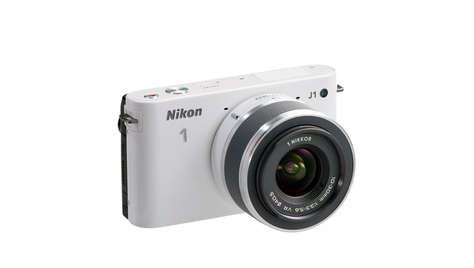 Беззеркальный фотоаппарат Nikon 1 J1 WH Kit + 10-30mm VR