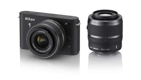 Беззеркальный фотоаппарат Nikon 1 J1 BK Kit + 10mm f/2.8