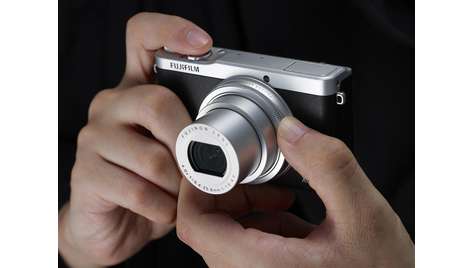 Компактный фотоаппарат Fujifilm XQ2