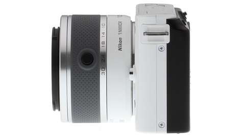 Беззеркальный фотоаппарат Nikon 1 J1 WH Kit + 10-30mm VR