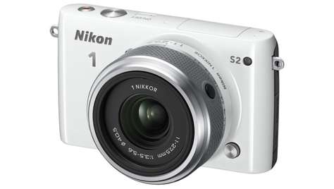 Беззеркальный фотоаппарат Nikon 1 S2 Kit 1 NIKKOR 11–27,5 мм + VR 30–110 мм. White